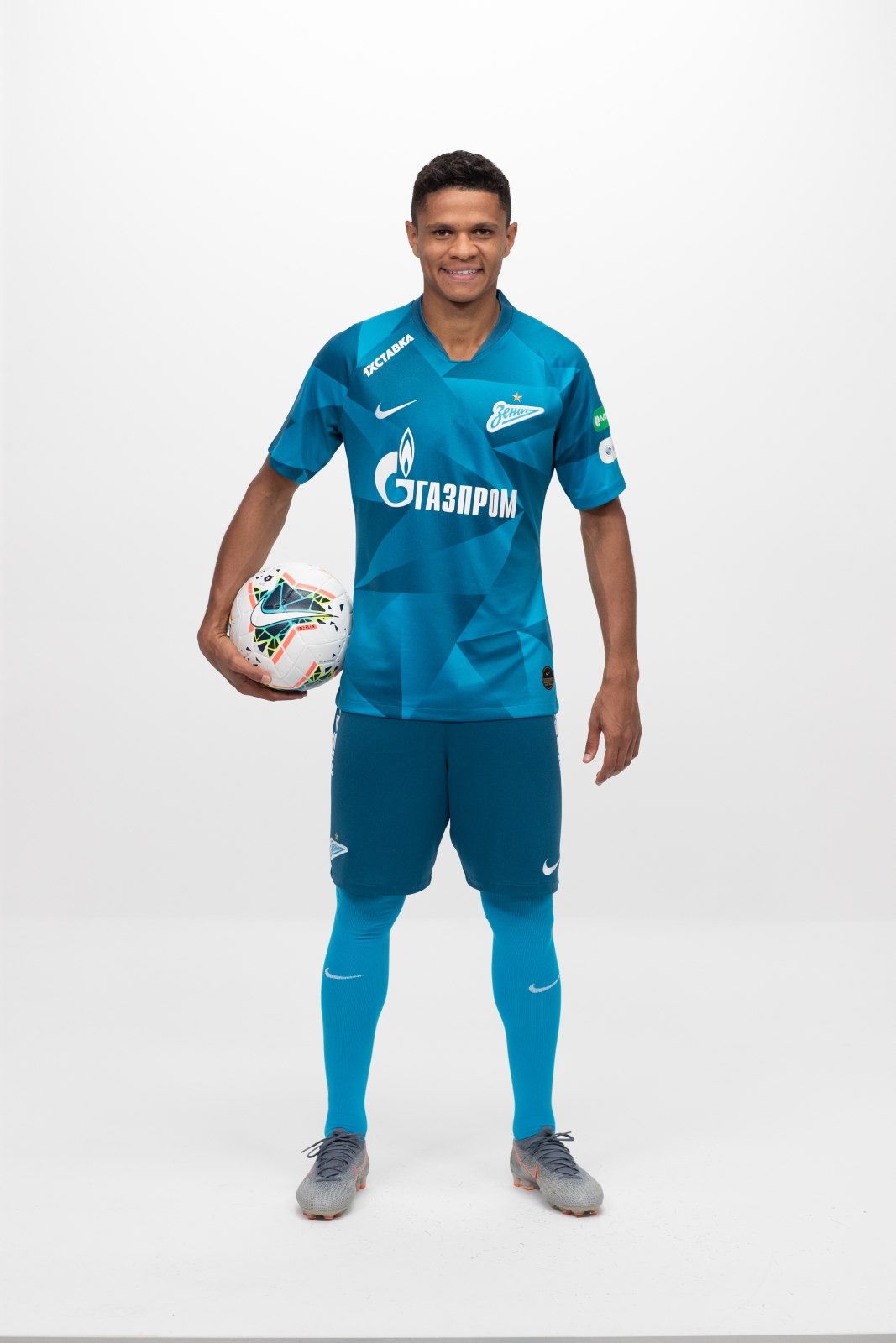 Фотосессия футболистов и тренеров основного состава ФК «Зенит» сезона 2019/20