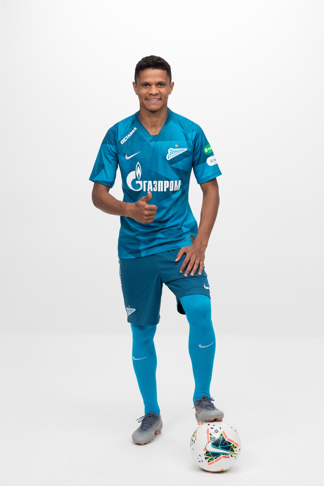 Фотосессия футболистов и тренеров основного состава ФК «Зенит» сезона 2019/20