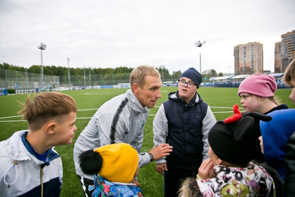 Воспитанники Даун-центра в Академии ФК «Зенит»