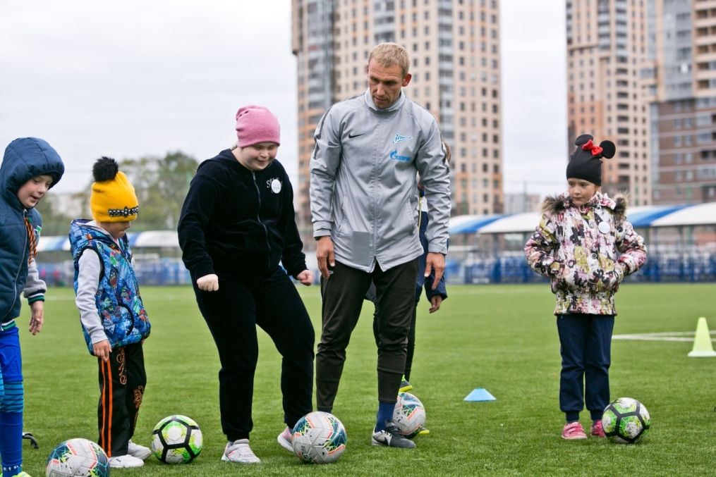 Воспитанники Даун-центра в Академии ФК «Зенит»
