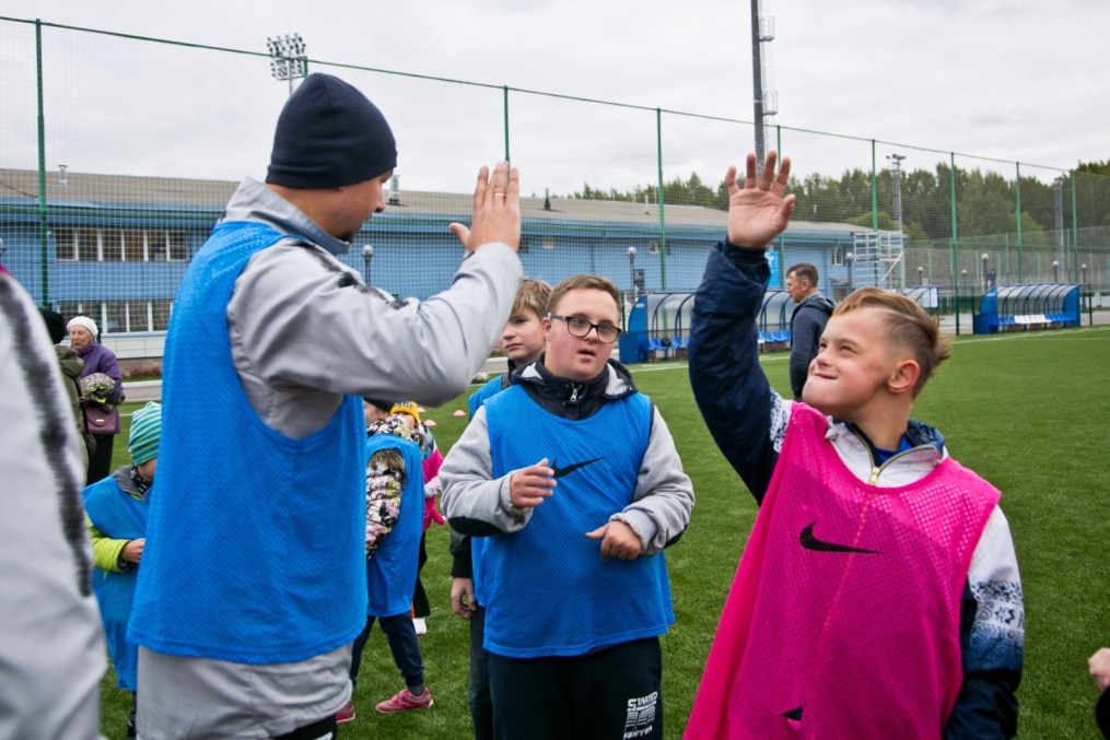 Воспитанники Даун-центра в Академии ФК «Зенит»