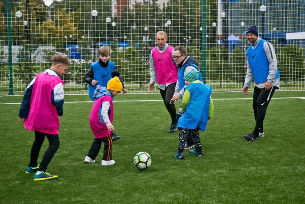 Воспитанники Даун-центра в Академии ФК «Зенит»