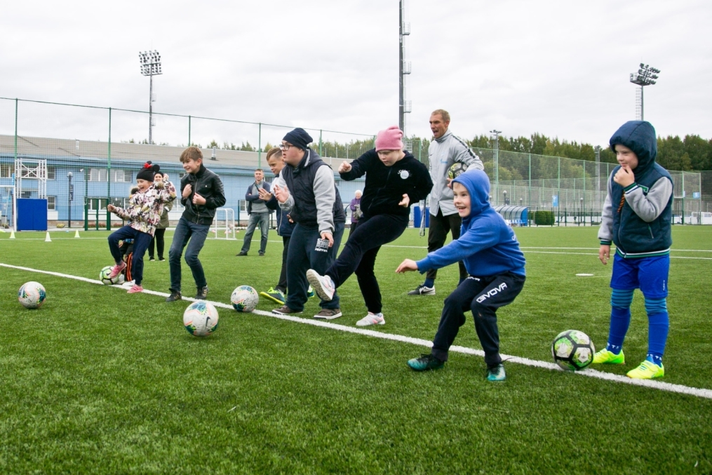 Воспитанники Даун-центра в Академии ФК «Зенит»