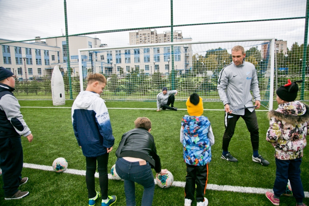Воспитанники Даун-центра в Академии ФК «Зенит»