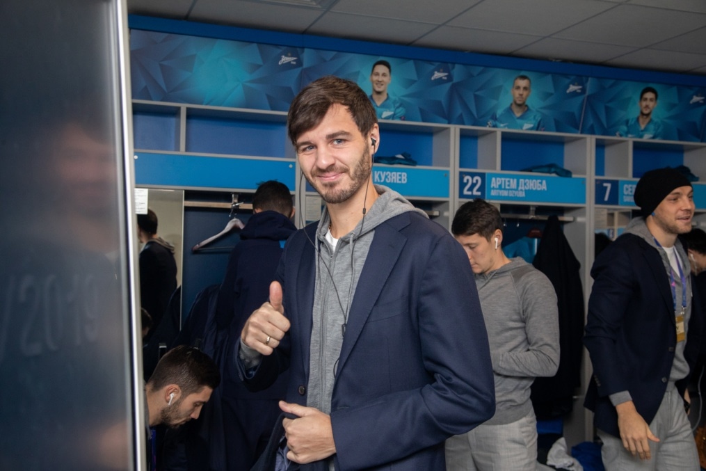 Прибытие футбольного клуба «Зенит» на игру Лига Чемпионов УЕФА 2019/20, «Зенит» — «Лион» в костюмах Suitsupply