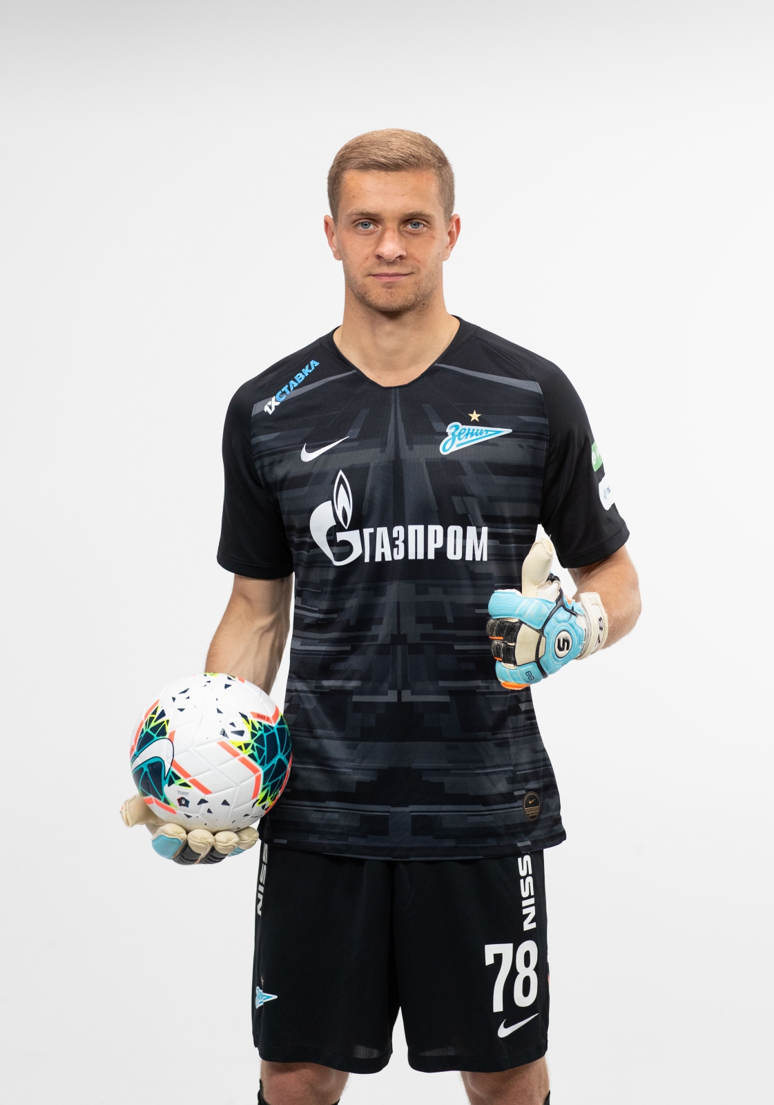 Фотосессия футболистов и тренеров основного состава ФК «Зенит» сезона 2019/20