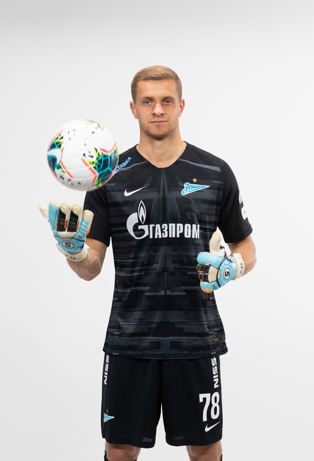 Фотосессия футболистов и тренеров основного состава ФК «Зенит» сезона 2019/20