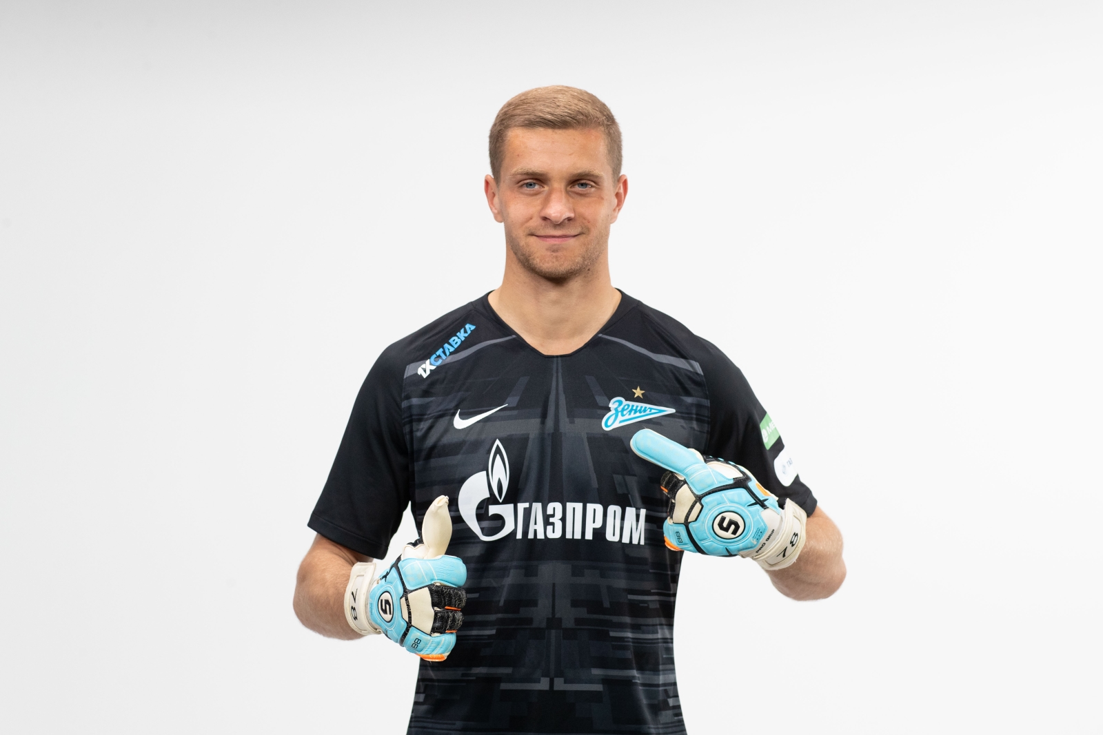 Фотосессия футболистов и тренеров основного состава ФК «Зенит» сезона 2019/20