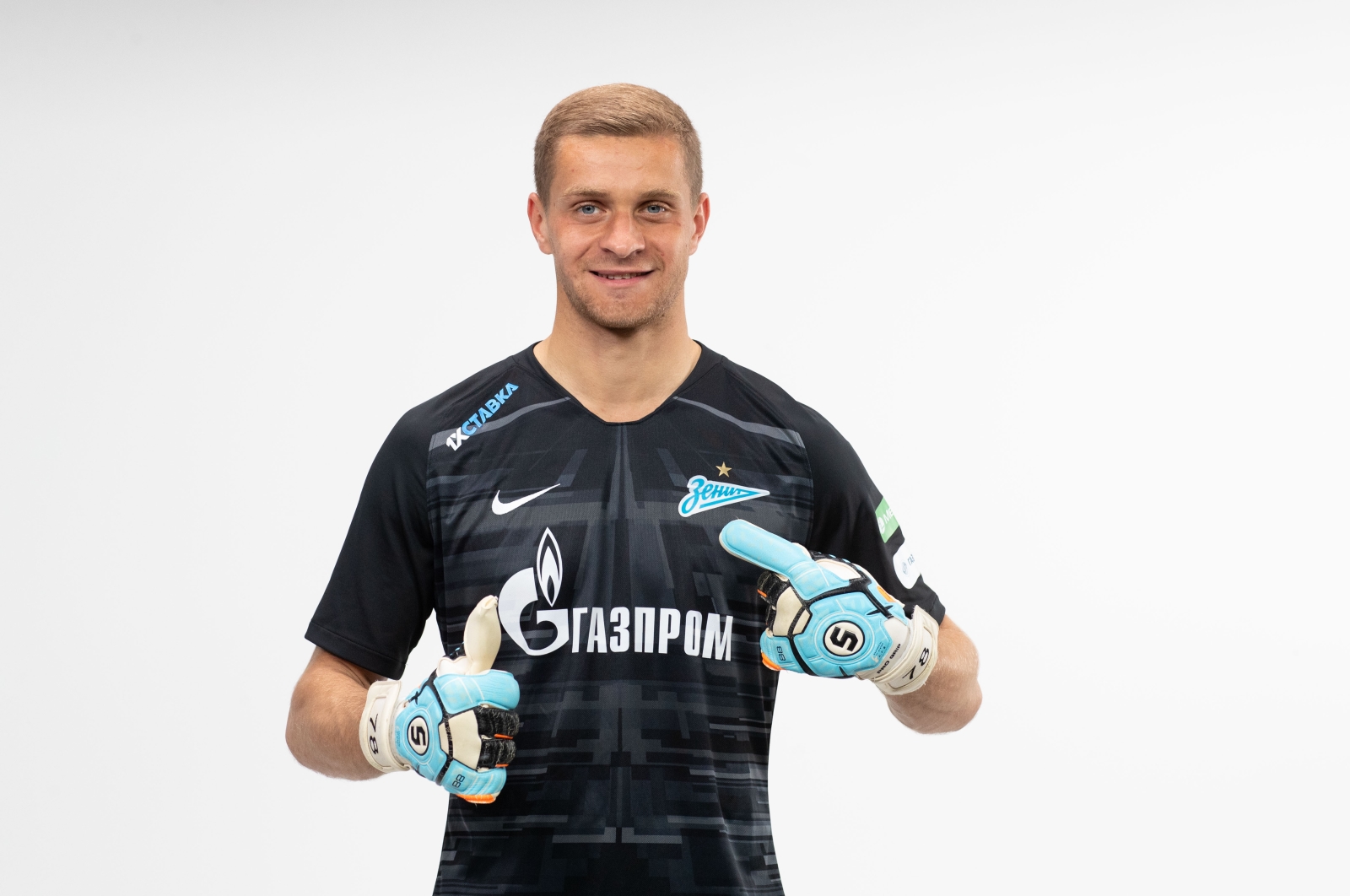 Фотосессия футболистов и тренеров основного состава ФК «Зенит» сезона 2019/20