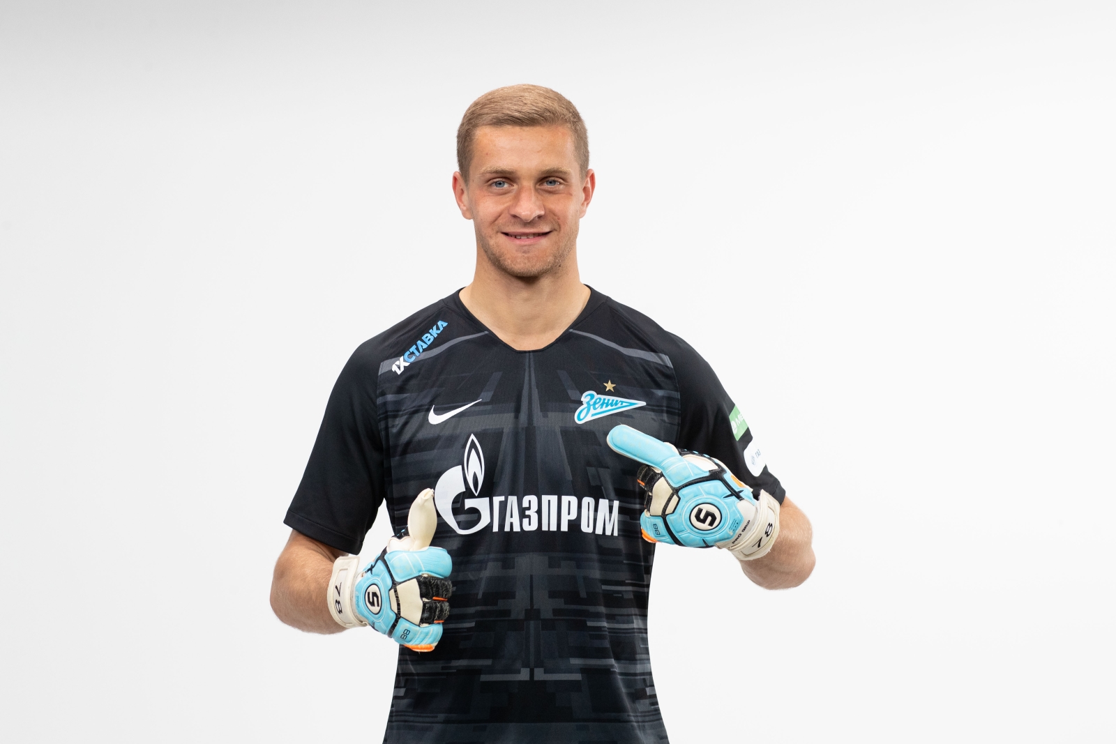 Фотосессия футболистов и тренеров основного состава ФК «Зенит» сезона 2019/20