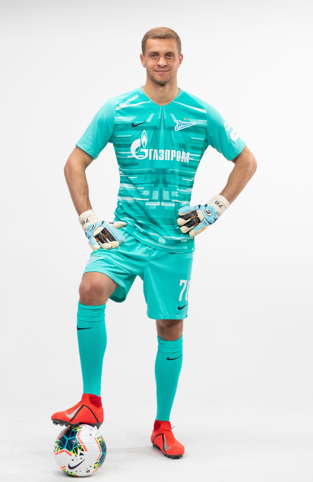 Фотосессия футболистов и тренеров основного состава ФК «Зенит» сезона 2019/20