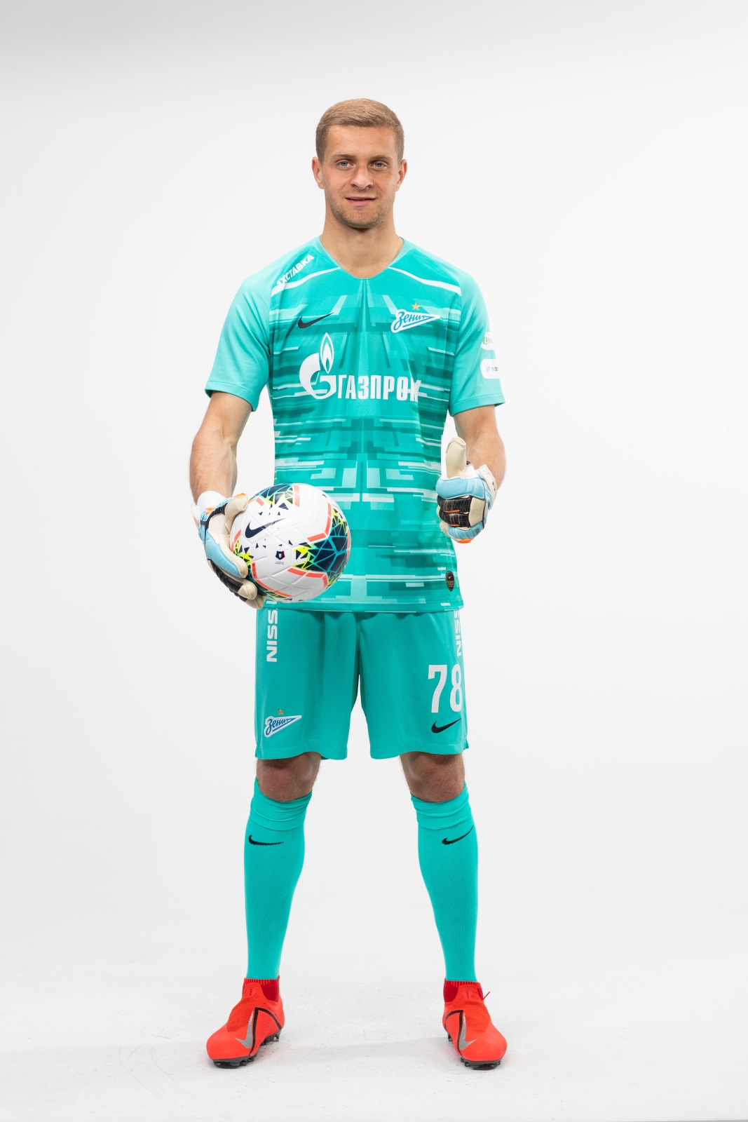 Фотосессия футболистов и тренеров основного состава ФК «Зенит» сезона 2019/20