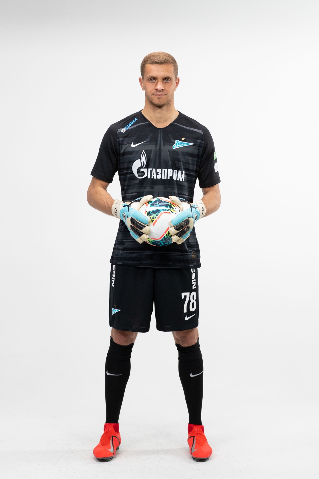 Фотосессия футболистов и тренеров основного состава ФК «Зенит» сезона 2019/20