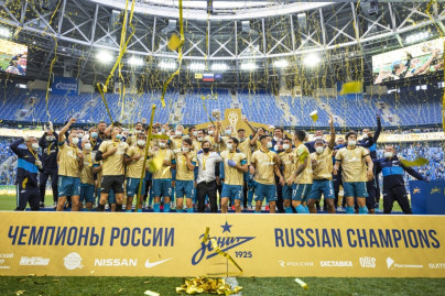 Церемония награждения команды «Зенит» золотыми медалями и кубком чемпиона России