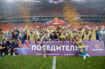 Церемония награждения команды «Зенит» золотыми медалями в честь победы в Кубке России