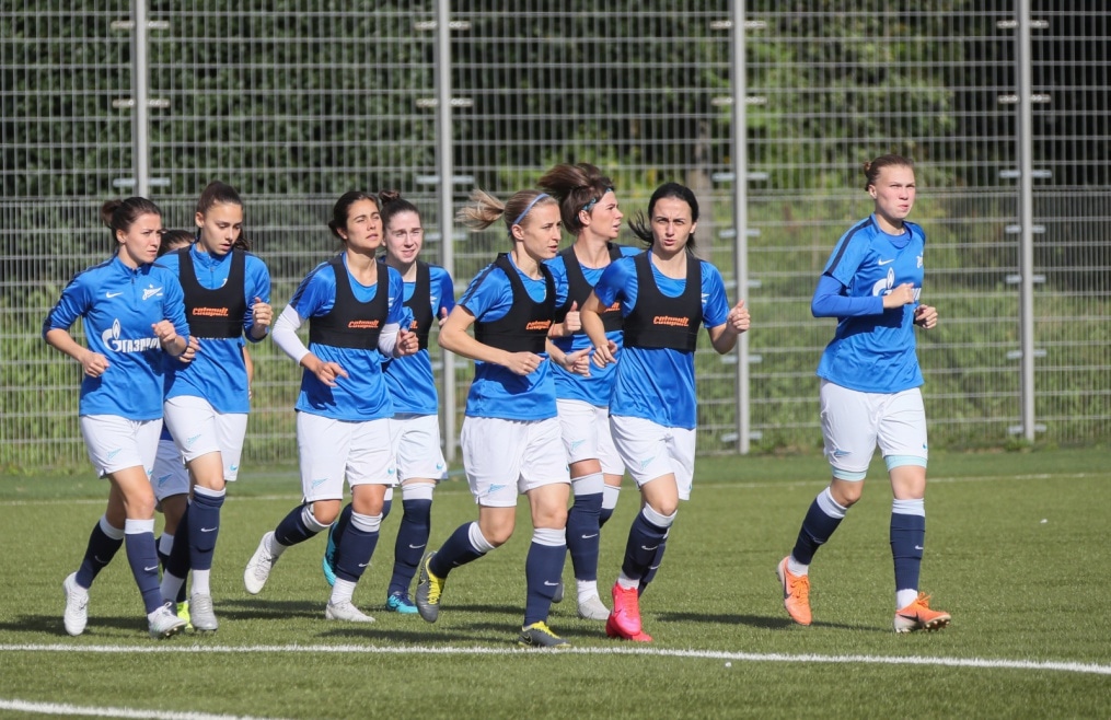 Тренировка женской футбольной команды «Зенит» перед матчем с «Локомотивом»