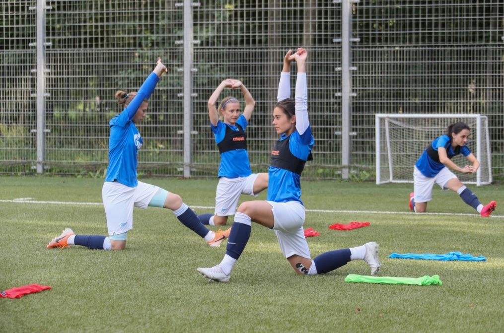 Тренировка женской футбольной команды «Зенит» перед матчем с «Локомотивом»