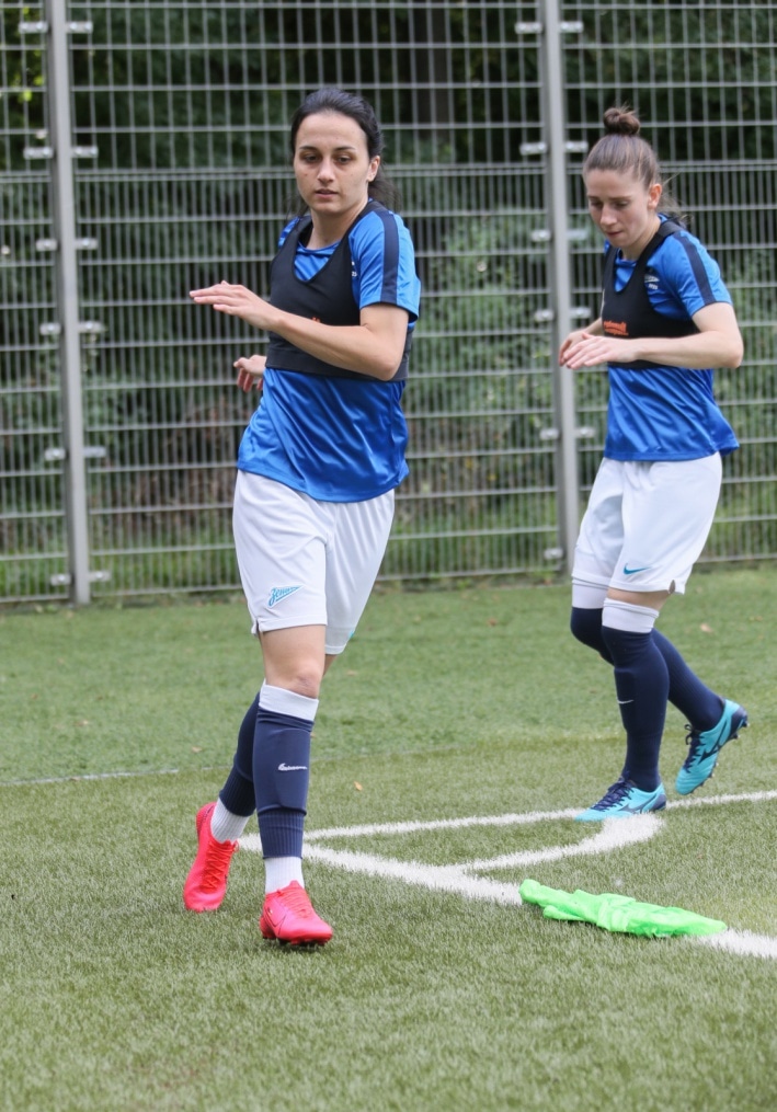 Тренировка женской футбольной команды «Зенит» перед матчем с «Локомотивом»