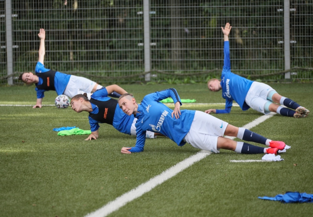 Тренировка женской футбольной команды «Зенит» перед матчем с «Локомотивом»