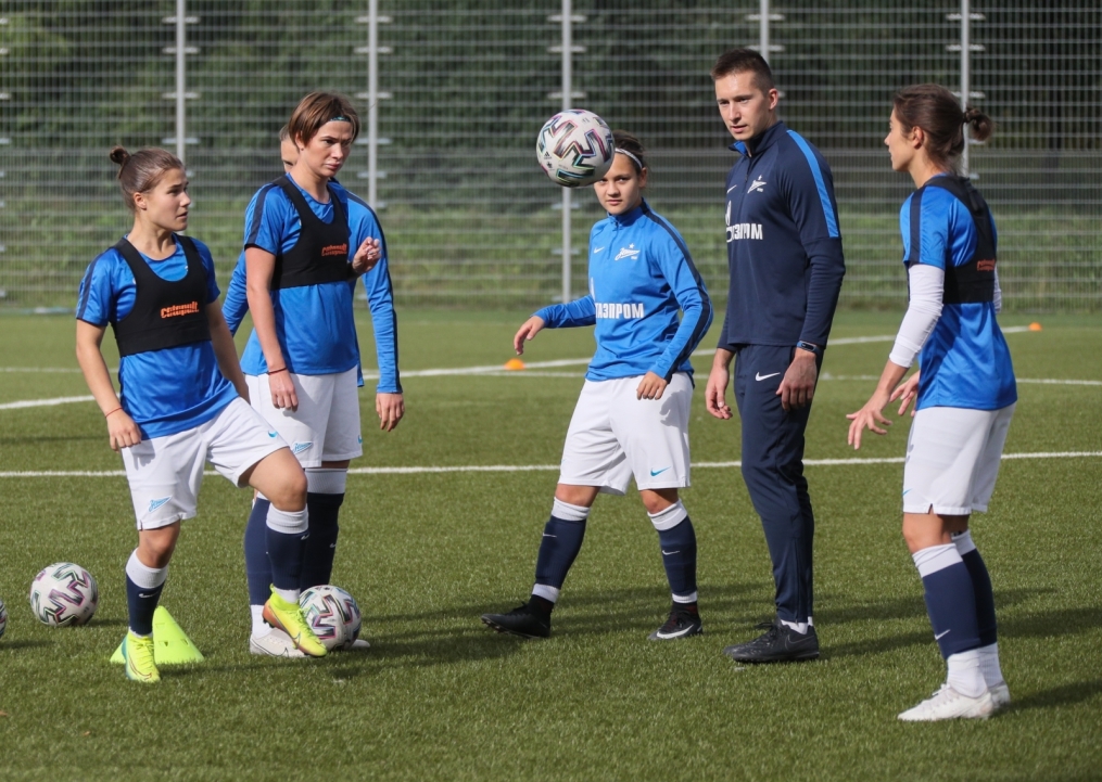 Тренировка женской футбольной команды «Зенит» перед матчем с «Локомотивом»