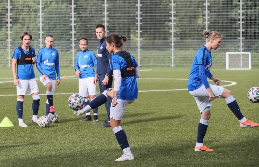 Тренировка женской футбольной команды «Зенит» перед матчем с «Локомотивом»