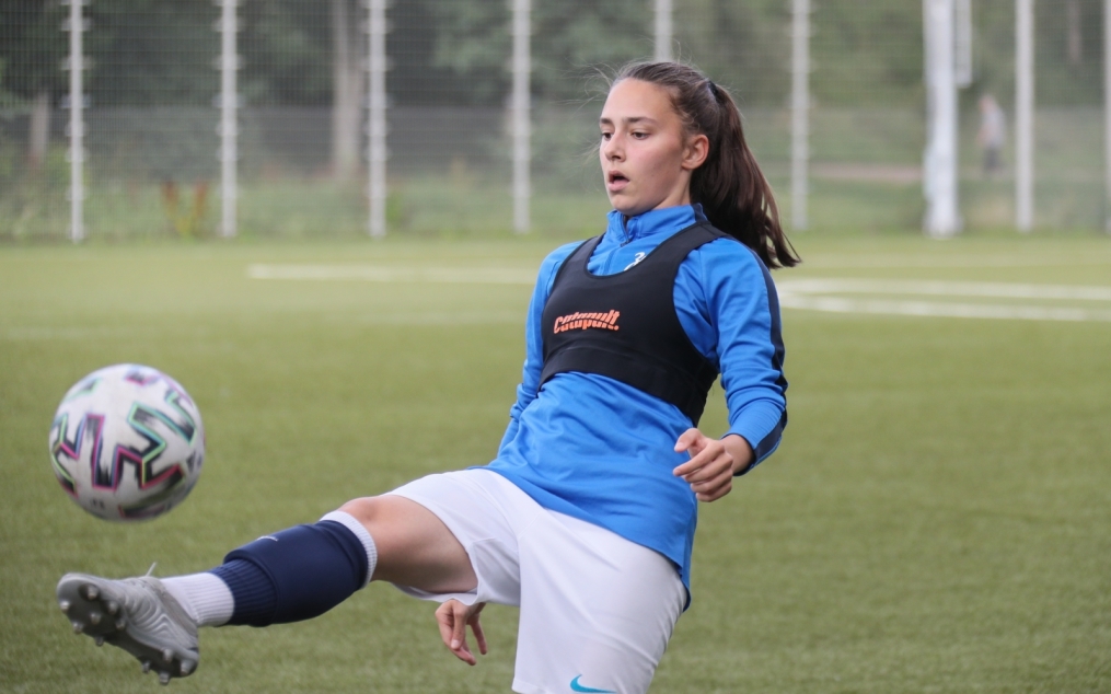 Тренировка женской футбольной команды «Зенит» перед матчем с «Локомотивом»