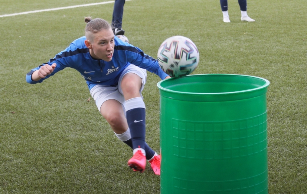 Тренировка женской футбольной команды «Зенит» перед матчем с «Локомотивом»