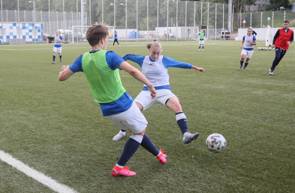 Тренировка женской футбольной команды «Зенит» перед матчем с «Локомотивом»