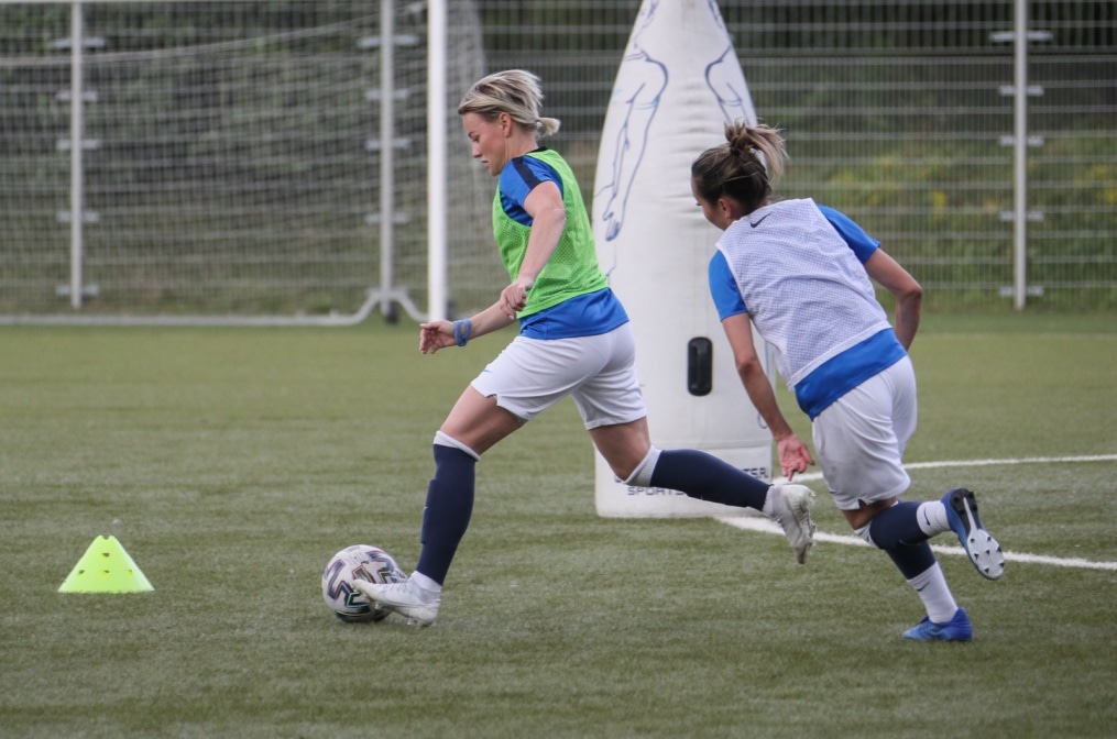 Тренировка женской футбольной команды «Зенит» перед матчем с «Локомотивом»