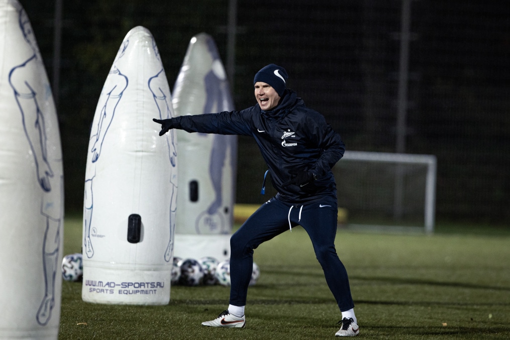 Тренировка женской команды перед выездом в Чертаново