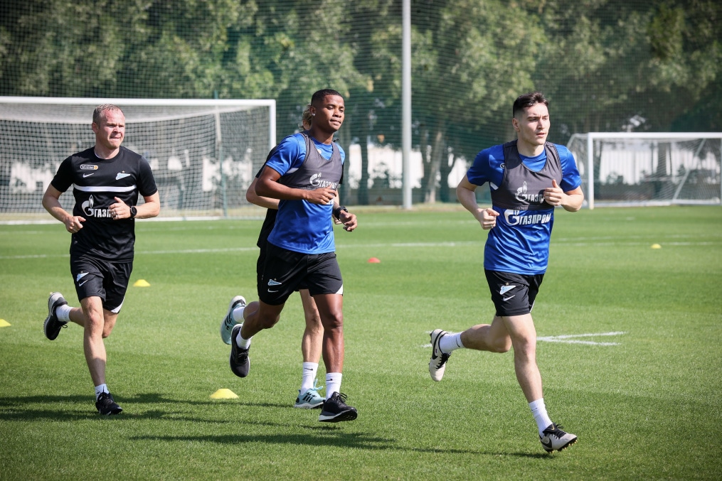 «Газпром» — тренировочные сборы «Зенита» в Дубае: 16 января, утренняя тренировка