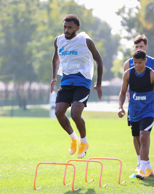 «Газпром»-тренировочные сборы «Зенита» в Дубае: 20 января, утренняя тренировка