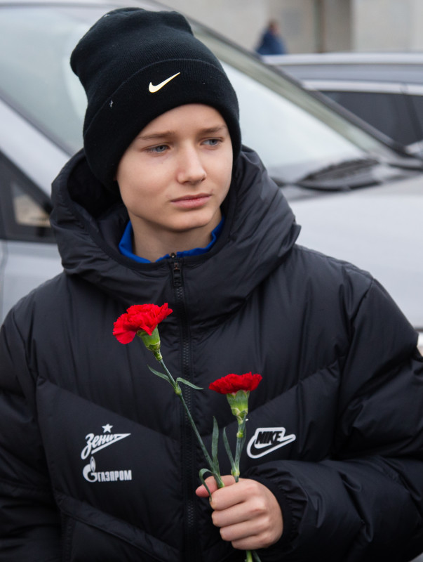 Воспитанники «Газпром»-Академии «Зенита» на Пискаревском мемориале