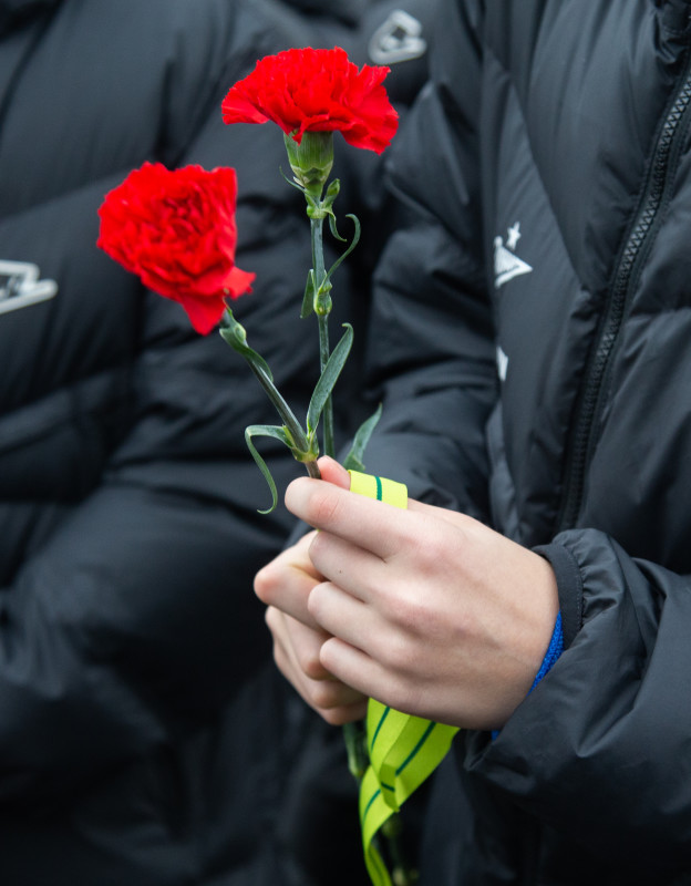 Воспитанники «Газпром»-Академии «Зенита» на Пискаревском мемориале