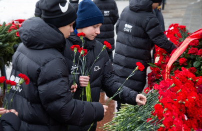 Воспитанники «Газпром»-Академии «Зенита» на Пискаревском мемориале