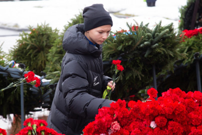 Воспитанники «Газпром»-Академии «Зенита» на Пискаревском мемориале