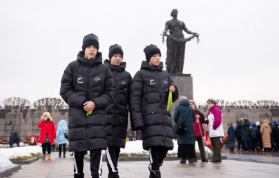 Воспитанники «Газпром»-Академии «Зенита» на Пискаревском мемориале