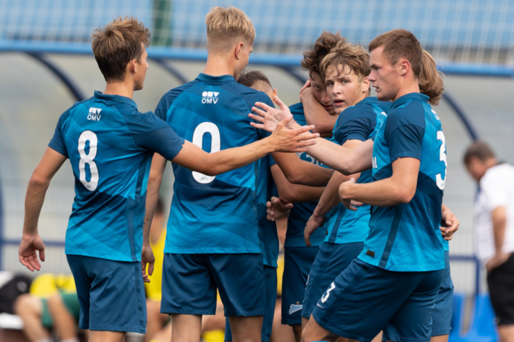 U 17. Футбол обсуждение в кругу Зенит u 17.