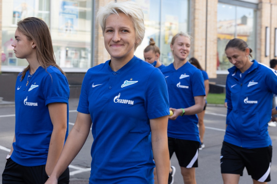 Прогулка женской команды перед матчем  «Чертаново» — «Зенит»