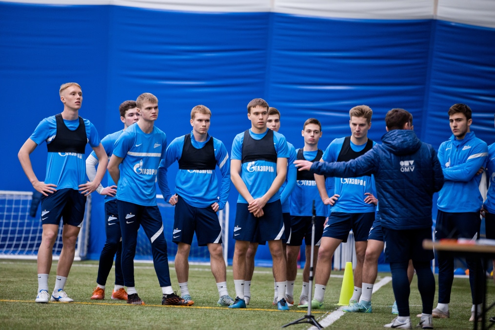 Команды «Газпром»-Академии возобновили тренировки