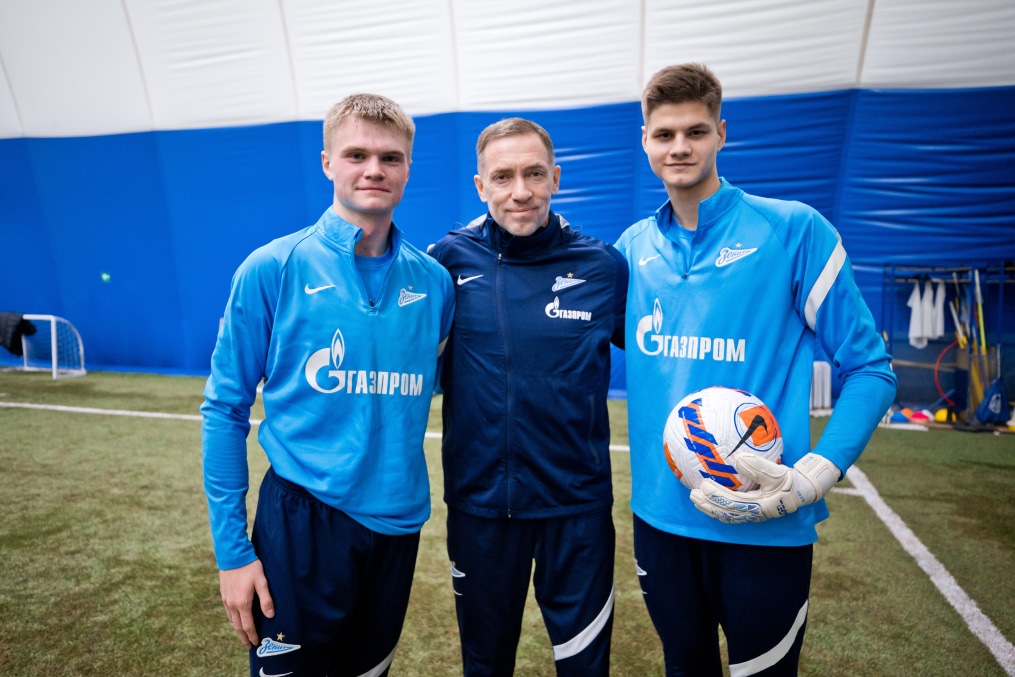 Команды «Газпром»-Академии возобновили тренировки