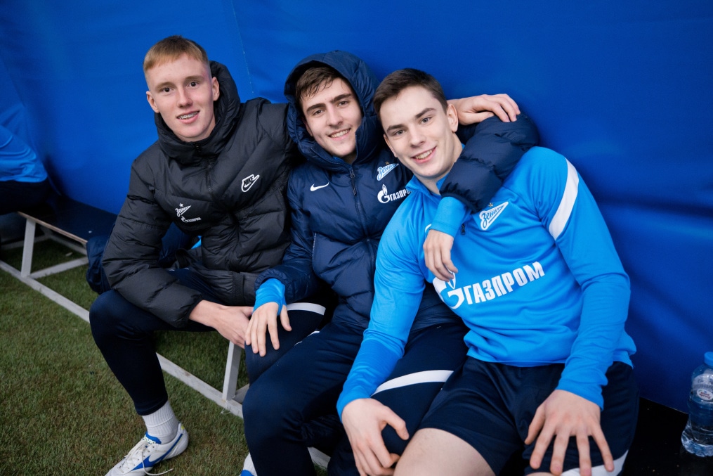 Команды «Газпром»-Академии возобновили тренировки
