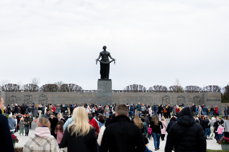 Воспитанники «Газпром»-Академии возложили цветы на Пискаревском мемориале