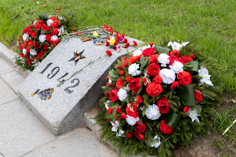 Воспитанники «Газпром»-Академии возложили цветы на Пискаревском мемориале