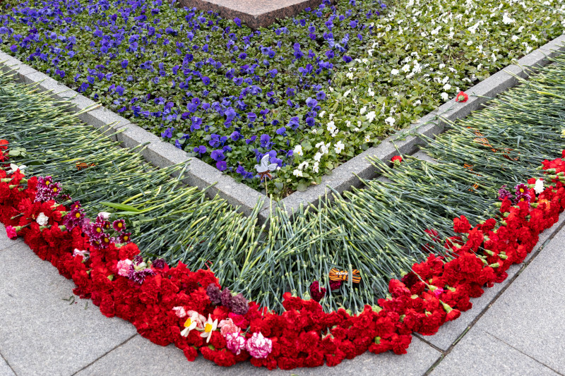 Воспитанники «Газпром»-Академии возложили цветы на Пискаревском мемориале