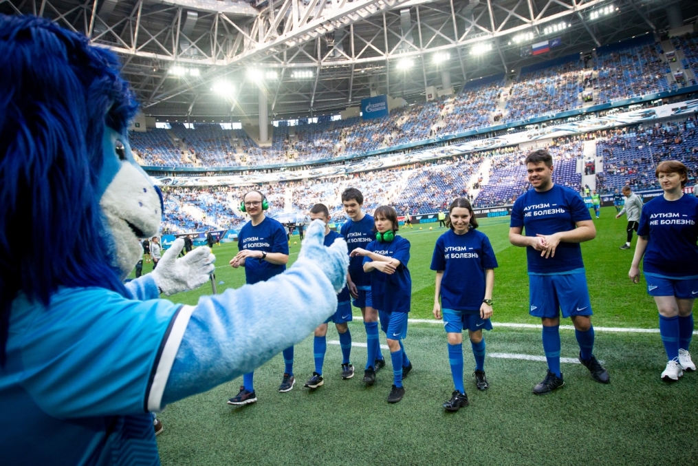 Акция «Аутизм — не болезнь» перед матчем «Зенит» — «Анжи»