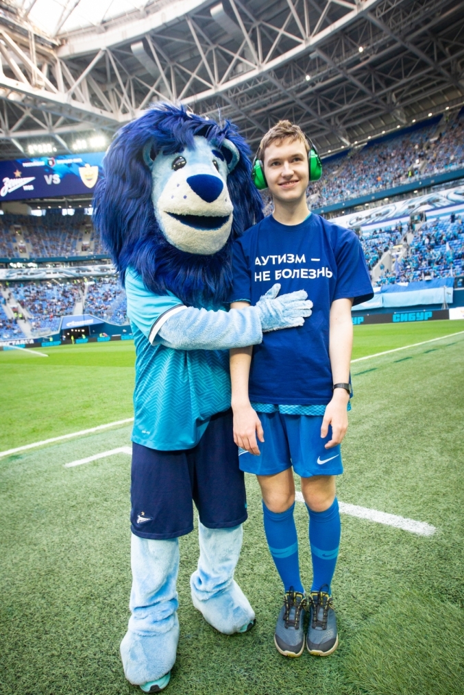 Акция «Аутизм — не болезнь» перед матчем «Зенит» — «Анжи»