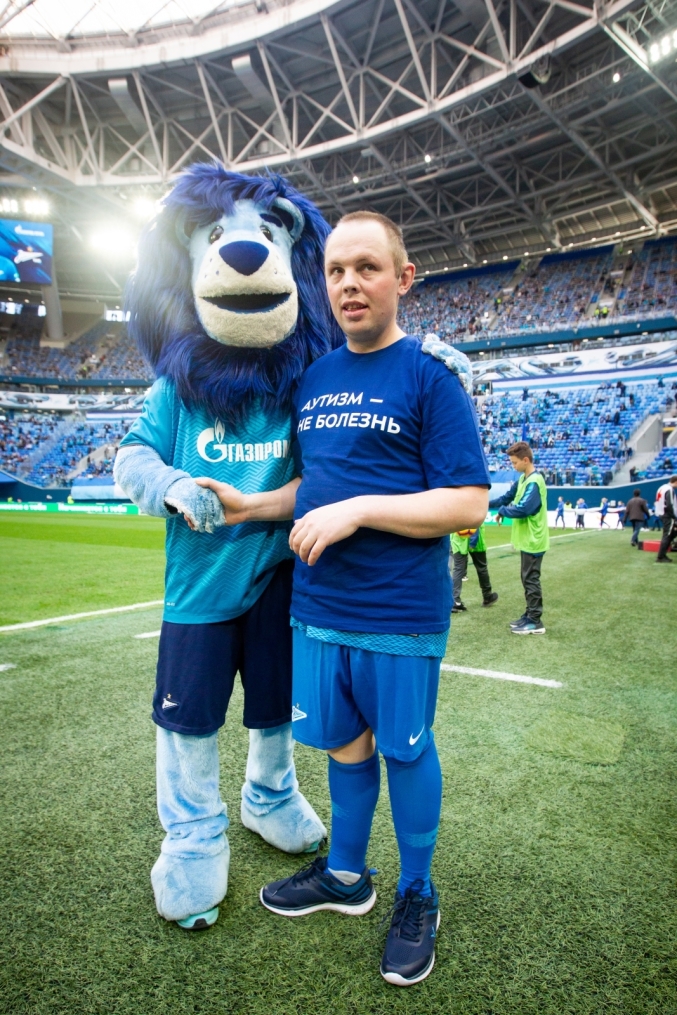 Акция «Аутизм — не болезнь» перед матчем «Зенит» — «Анжи»