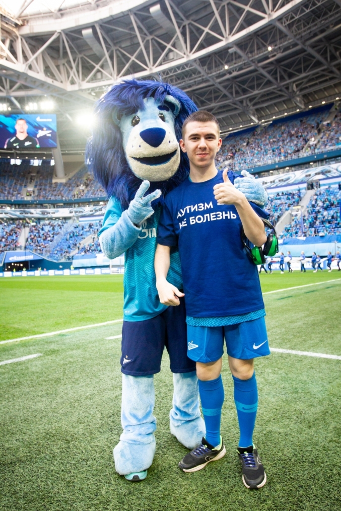 Акция «Аутизм — не болезнь» перед матчем «Зенит» — «Анжи»