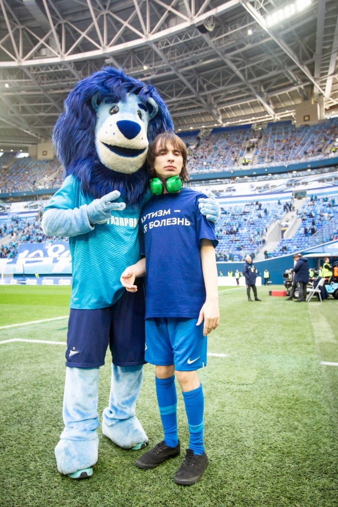 Акция «Аутизм — не болезнь» перед матчем «Зенит» — «Анжи»